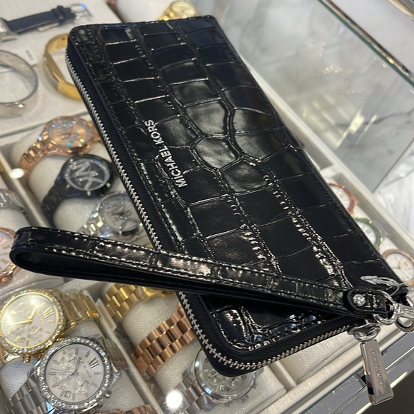 Michael Kors JtSet Travel Metallic Crocodile Embossed Leather Continental Wallet - Picture 13 of 16